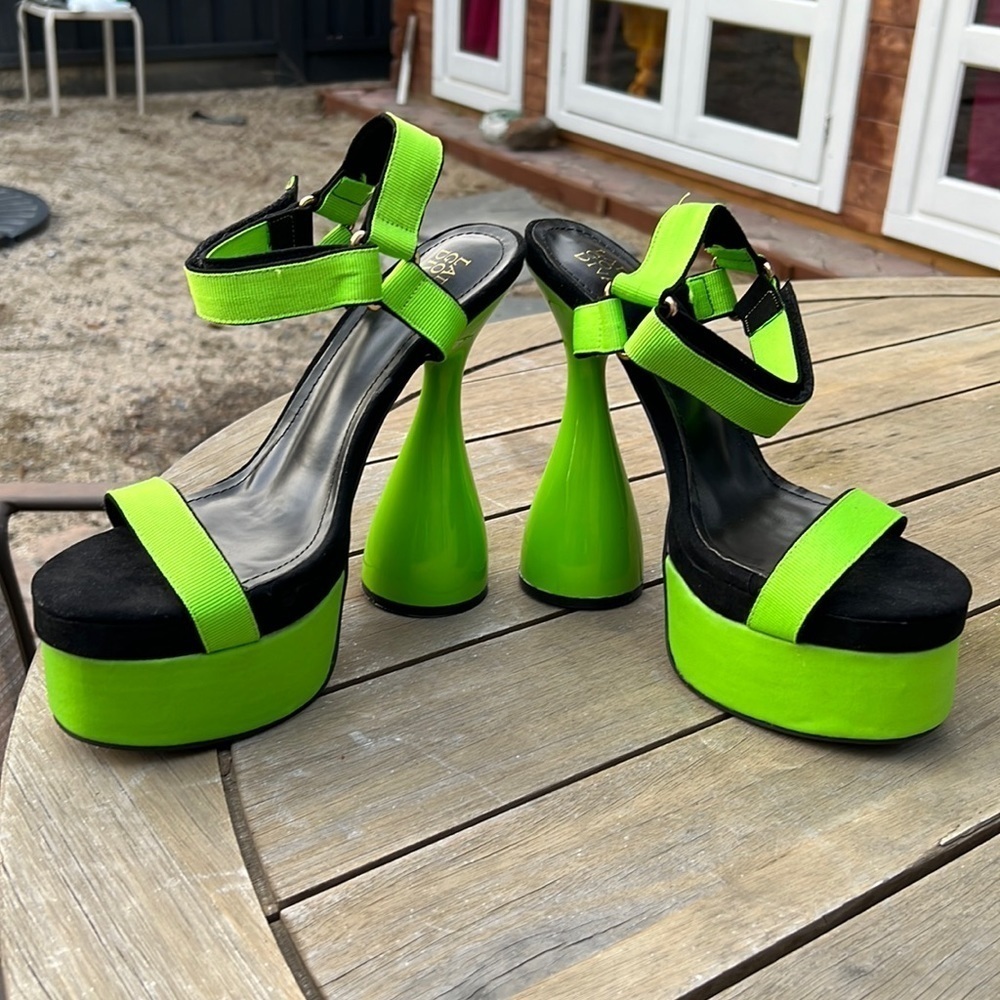 💚💚💚Lady Go Diva shoes heels platforms 10 funk lime green black perfect